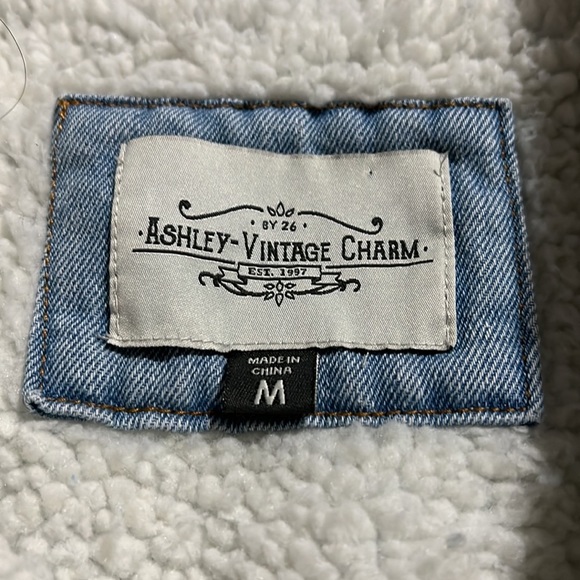 Jean jacket - Picture 2 of 3